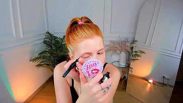 Snapshot of Mira__Blush chatting on November 30, 8:46 pm Mira Blush online show from November 30, 8:46 pm