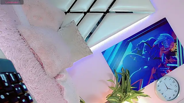 Hannahsmit online show from January 18, 12:57 am