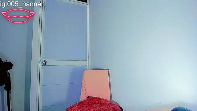 Hannahsmit online show from October 17, 6:49 am