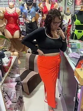 ROSALIALUCY online show from January 14, 4:40 pm