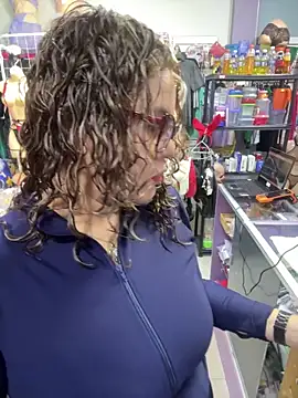 ROSALIALUCY online show from February 9, 1:04 pm