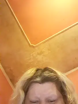 ducicsajsziii online show from April 4, 7:00 pm