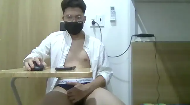 Snapshot of Gwencloudy chatting on December 9, 1:45 pm Gwencloudy online show from December 9, 1:45 pm