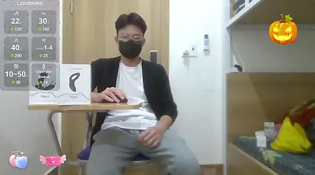 Snapshot of Gwencloudy chatting on December 21, 6:52 am Gwencloudy online show from December 21, 6:52 am