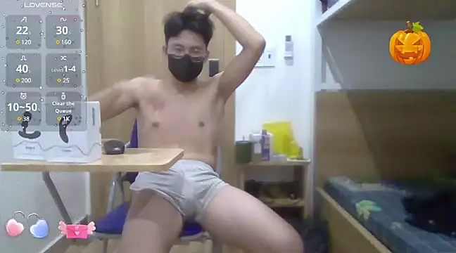 Snapshot of Gwencloudy chatting on December 27, 1:50 pm Gwencloudy online show from December 27, 1:50 pm