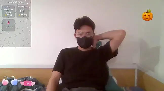 Snapshot of Gwencloudy chatting on January 3, 1:58 pm Gwencloudy online show from January 3, 1:58 pm