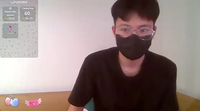 Snapshot of Gwencloudy chatting on January 4, 2:03 am Gwencloudy online show from January 4, 2:03 am