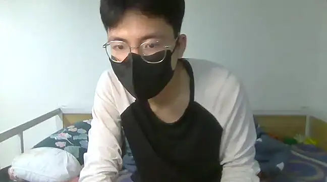 Snapshot of Gwencloudy chatting on January 15, 4:57 am Gwencloudy online show from January 15, 4:57 am