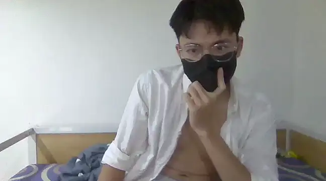 Snapshot of Gwencloudy chatting on January 19, 7:25 am Gwencloudy online show from January 19, 7:25 am