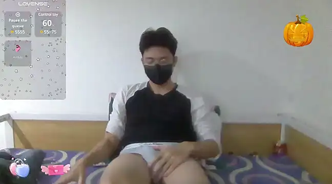 Snapshot of Gwencloudy chatting on February 7, 4:35 pm Gwencloudy online show from February 7, 4:35 pm