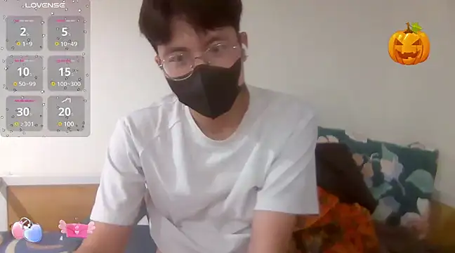 Snapshot of Gwencloudy chatting on March 15, 1:51 pm Gwencloudy online show from March 15, 1:51 pm