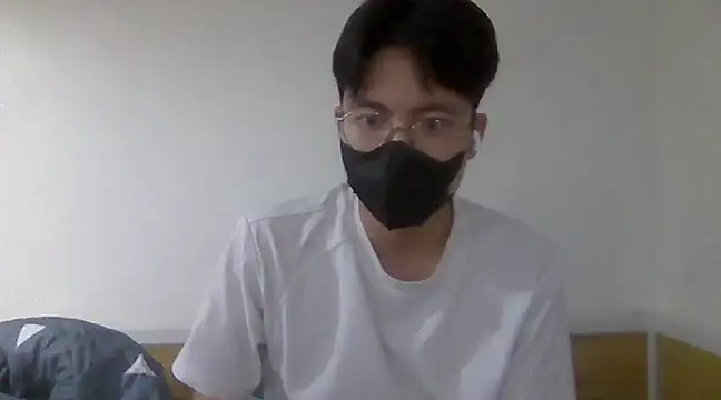 Snapshot of Gwencloudy chatting on March 16, 10:00 am Gwencloudy online show from March 16, 10:00 am