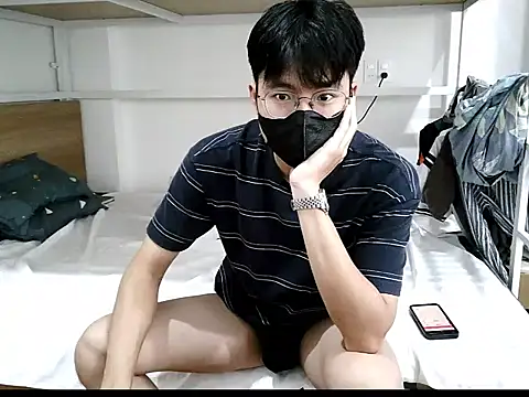 Snapshot of Gwencloudy chatting on October 20, 6:47 am Gwencloudy online show from October 20, 6:47 am