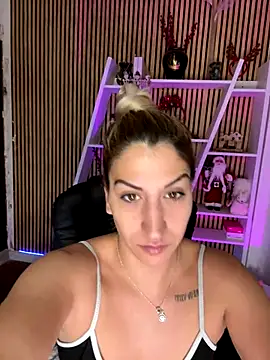 sofiah  online show from January 8, 7:32 am