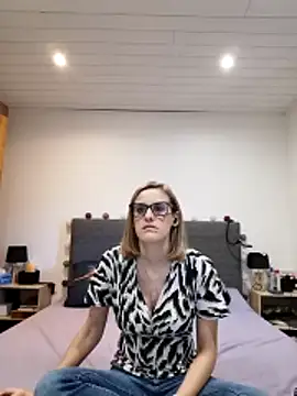 Snapshot of Madame_Callie chatting on June 15, 8:05 am Madame Callie online show from June 15, 8:05 am