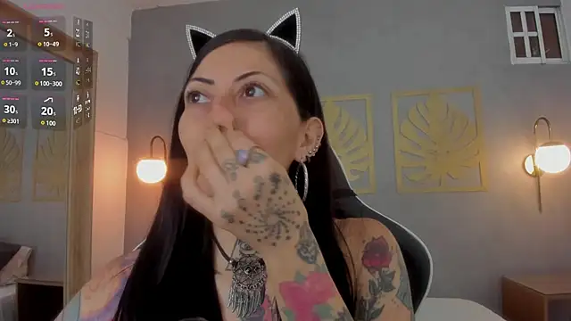 Snapshot of dark_gotica chatting on October 31, 12:39 pm dark gotica online show from October 31, 12:39 pm