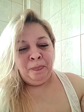 Snapshot of AriannaMilf chatting on March 3, 12:27 pm AriannaMilf online show from March 3, 12:27 pm