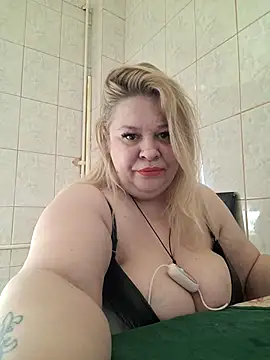 Snapshot of AriannaMilf chatting on March 7, 9:29 am AriannaMilf online show from March 7, 9:29 am