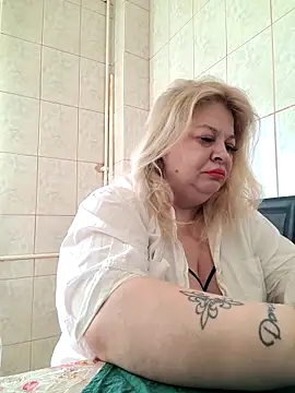 Snapshot of AriannaMilf chatting on March 9, 11:03 am AriannaMilf online show from March 9, 11:03 am