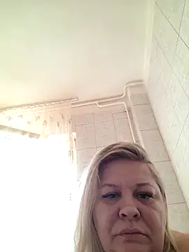 Snapshot of AriannaMilf chatting on March 14, 9:03 am AriannaMilf online show from March 14, 9:03 am