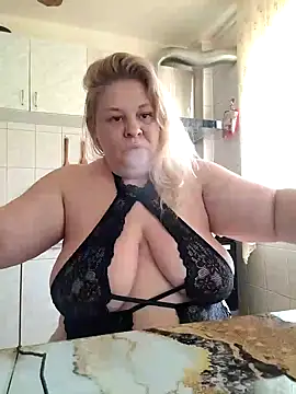 Snapshot of AriannaMilf chatting on September 15, 6:02 am AriannaMilf online show from September 15, 6:02 am