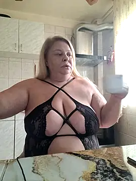 Snapshot of AriannaMilf chatting on September 25, 6:06 am AriannaMilf online show from September 25, 6:06 am