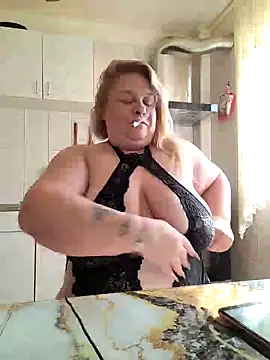 Snapshot of AriannaMilf chatting on September 28, 7:36 am AriannaMilf online show from September 28, 7:36 am