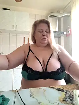 Snapshot of AriannaMilf chatting on September 30, 7:46 am AriannaMilf online show from September 30, 7:46 am