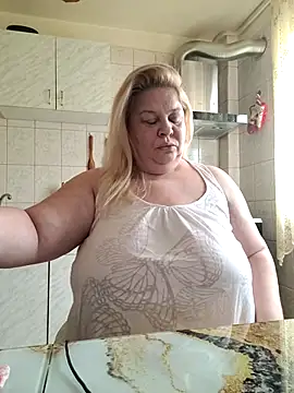 Snapshot of AriannaMilf chatting on November 15, 10:12 am AriannaMilf online show from November 15, 10:12 am