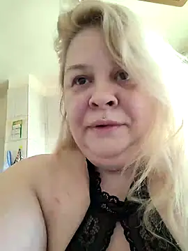 Snapshot of AriannaMilf chatting on November 16, 11:05 am AriannaMilf online show from November 16, 11:05 am