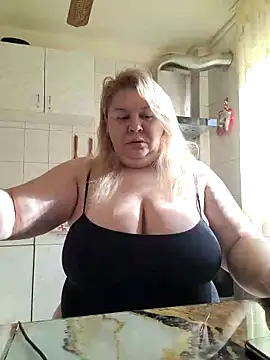 Snapshot of AriannaMilf chatting on November 17, 9:59 am AriannaMilf online show from November 17, 9:59 am