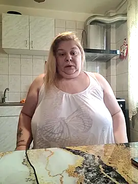 Snapshot of AriannaMilf chatting on November 23, 11:21 am AriannaMilf online show from November 23, 11:21 am