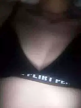 Snapshot of bruna_safadinhaa chatting on January 25, 7:28 am bruna safadinhaa online show from January 25, 7:28 am