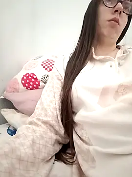 Snapshot of bruna_safadinhaa chatting on December 17, 3:07 pm bruna safadinhaa online show from December 17, 3:07 pm