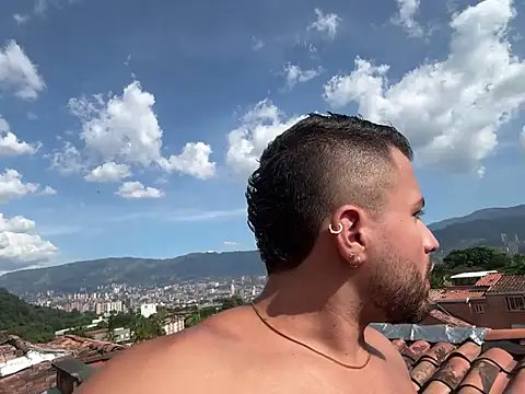 Juan Castano online show from January 15, 8:05 pm