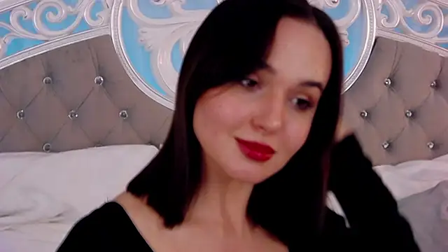 MeIisaLove online show from April 4, 4:15 pm