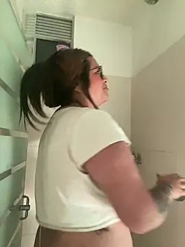 chloe bonnet online show from March 15, 5:08 am