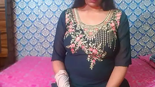 nikitahot3 online show from February 3, 8:30 am