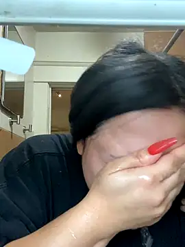 Snapshot of xocrybaby chatting on October 22, 3:23 pm xocrybaby online show from October 22, 3:23 pm