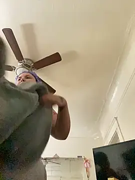 Snapshot of xocrybaby chatting on November 18, 5:28 pm xocrybaby online show from November 18, 5:28 pm