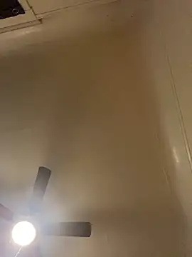 Snapshot of xocrybaby chatting on November 30, 10:25 pm xocrybaby online show from November 30, 10:25 pm