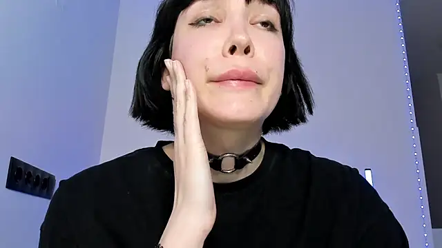 dollmore online show from January 4, 10:45 pm