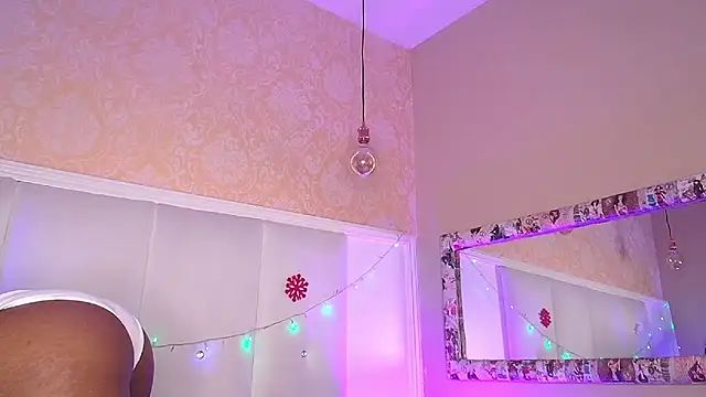 MichaelaCox online show from December 20, 4:36 pm