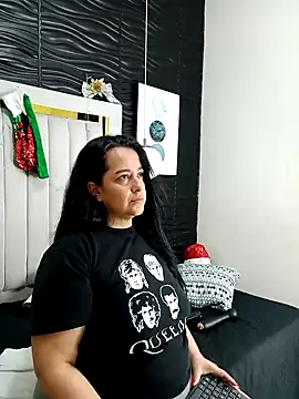 lucia vonne  online show from December 18, 2:38 pm