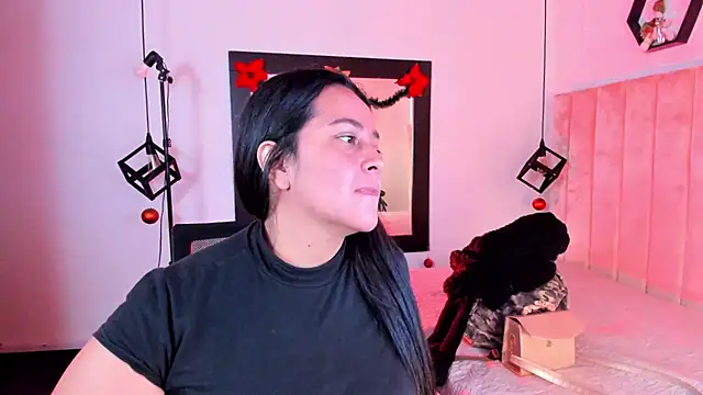 Snapshot of lucia_vonne_ chatting on January 7, 1:46 pm lucia vonne online show from January 7, 1:46 pm