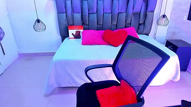 Snapshot of lucia_vonne_ chatting on January 13, 8:47 pm lucia vonne online show from January 13, 8:47 pm