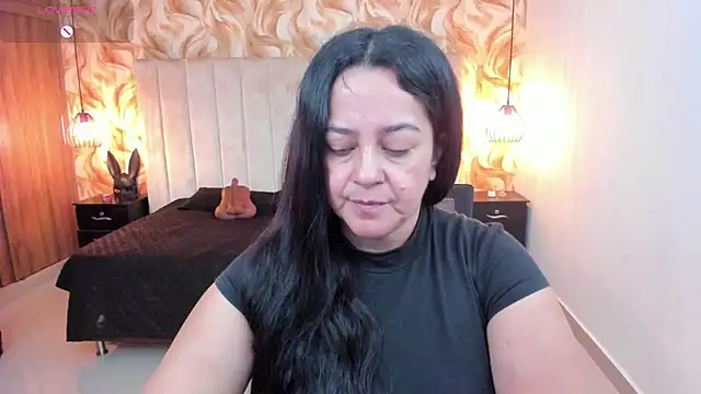 Snapshot of lucia_vonne_ chatting on February 5, 6:45 pm lucia vonne online show from February 5, 6:45 pm