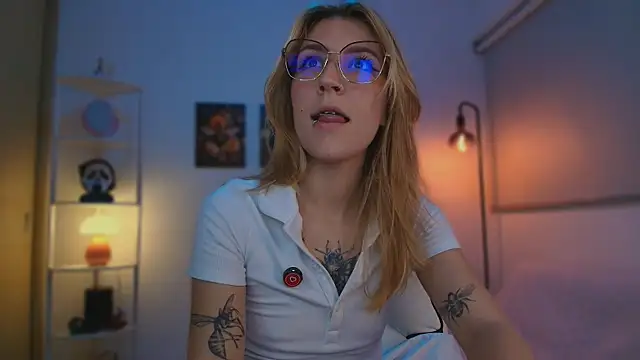 Snapshot of Dakotaa_ chatting on October 27, 5:00 am Dakotaa  online show from October 27, 5:00 am