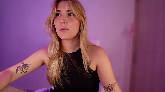 Dakotaa  online show from August 3, 1:26 am