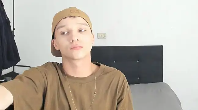 Snapshot of angelcortes chatting on December 23, 10:01 pm angelcortes online show from December 23, 10:01 pm